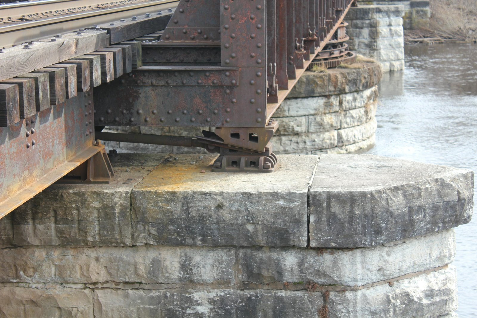 End lift mechanism